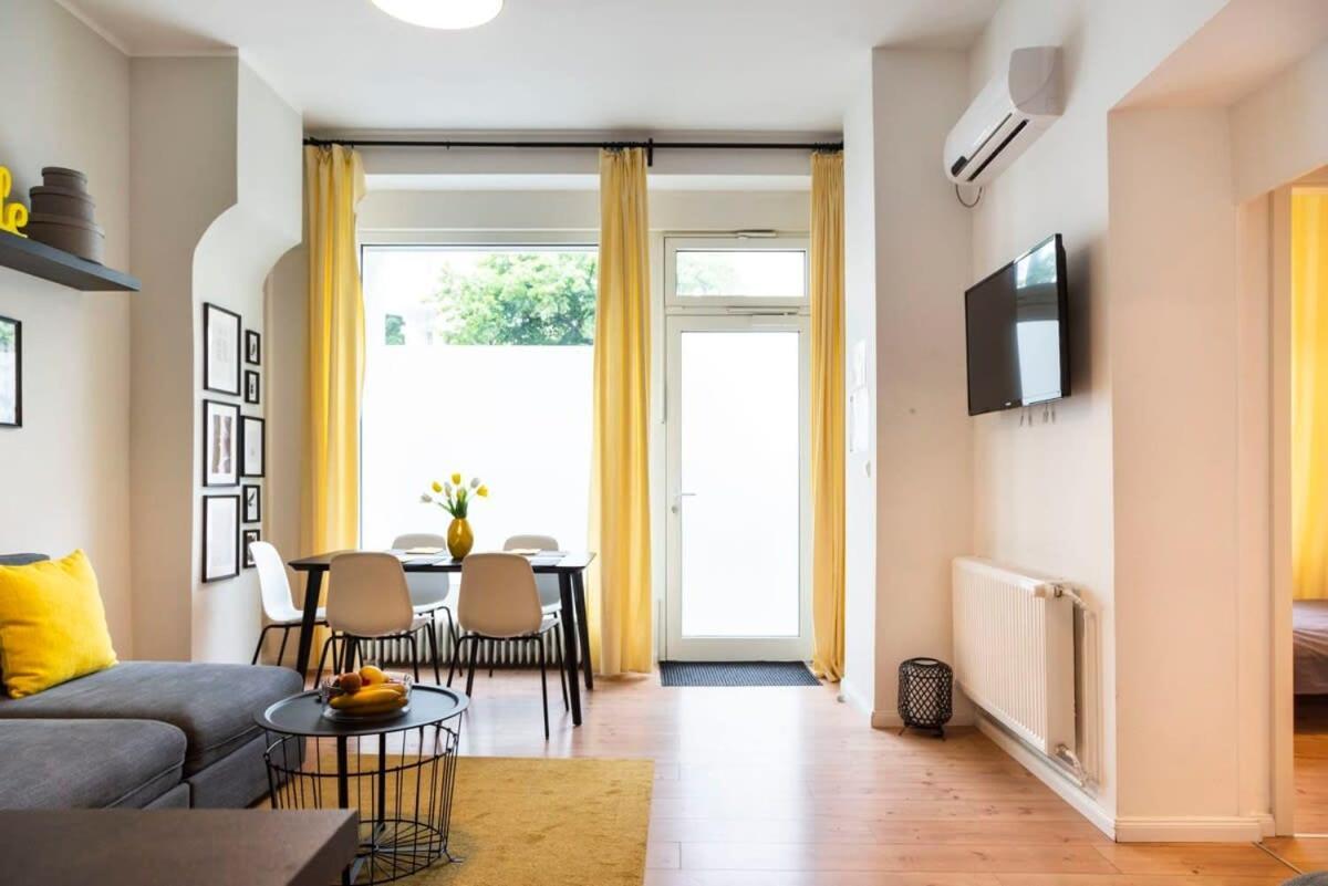 Kudamm Plus Ac Plus Selfcheckin Plus Free Street Parking Berlin Bagian luar foto