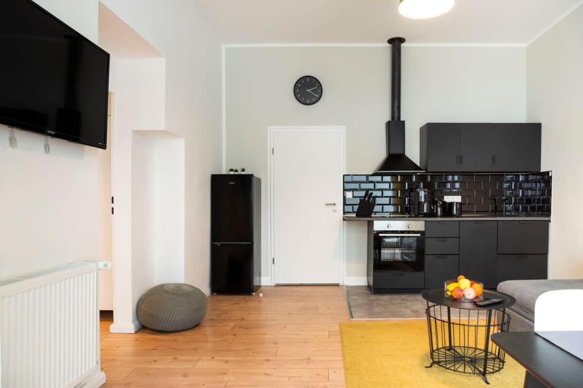 Kudamm Plus Ac Plus Selfcheckin Plus Free Street Parking Berlin Bagian luar foto
