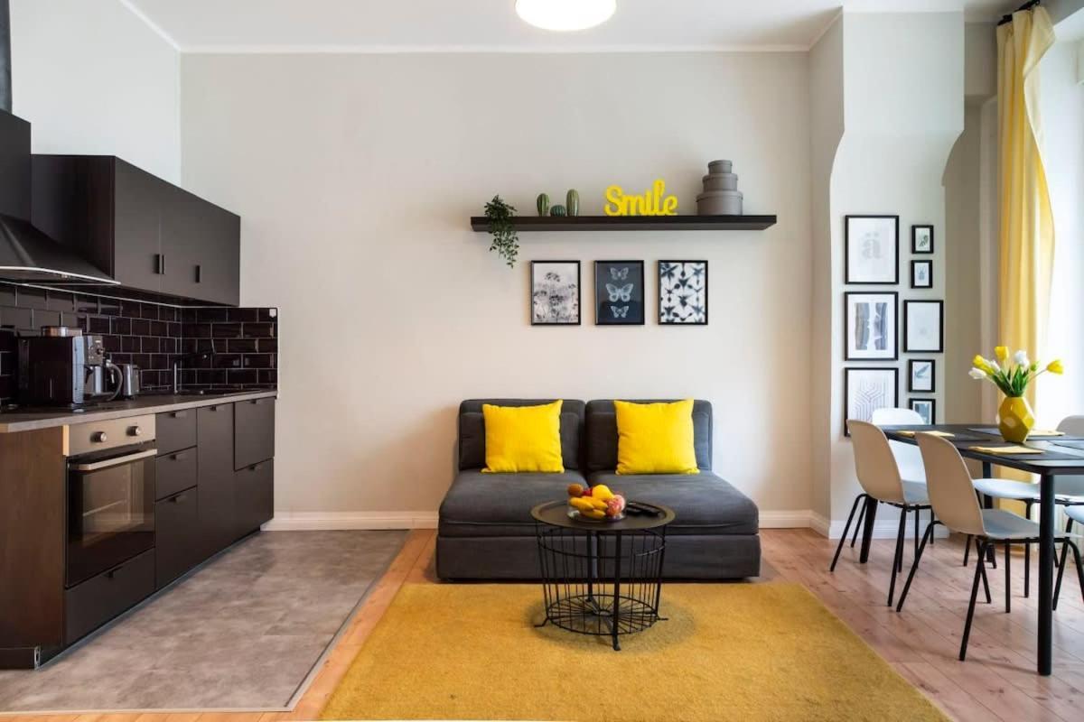 Kudamm Plus Ac Plus Selfcheckin Plus Free Street Parking Berlin Bagian luar foto