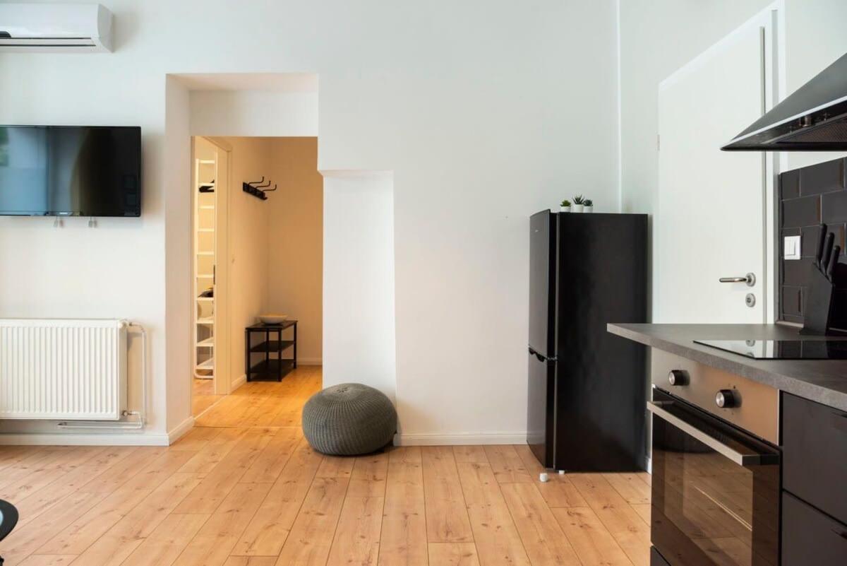 Kudamm Plus Ac Plus Selfcheckin Plus Free Street Parking Berlin Bagian luar foto