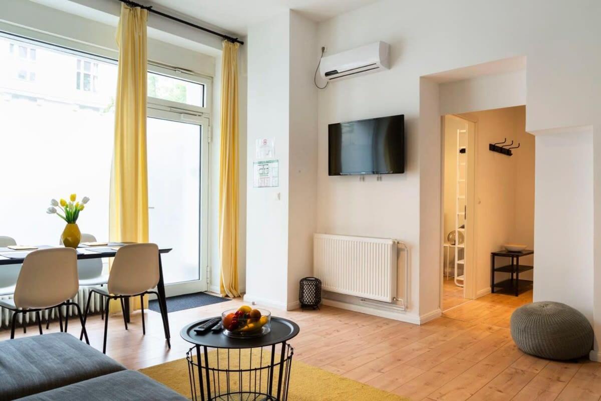 Kudamm Plus Ac Plus Selfcheckin Plus Free Street Parking Berlin Bagian luar foto