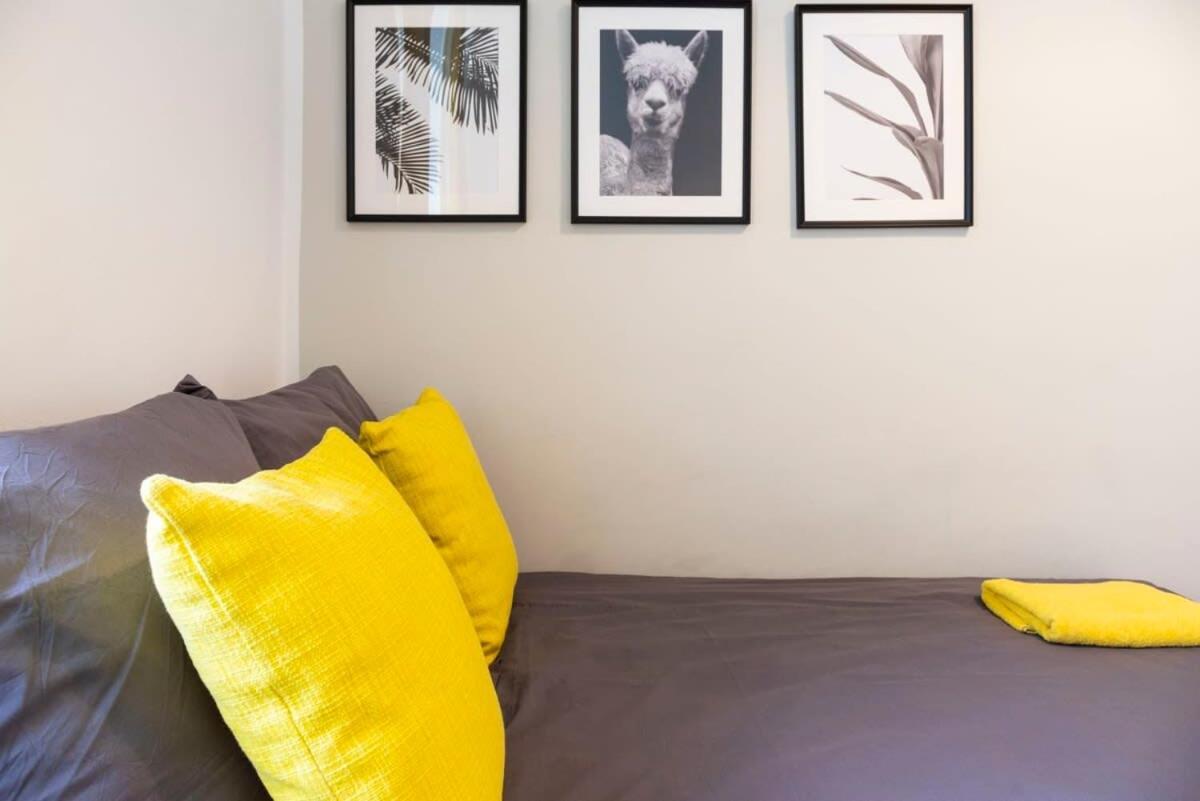 Kudamm Plus Ac Plus Selfcheckin Plus Free Street Parking Berlin Bagian luar foto