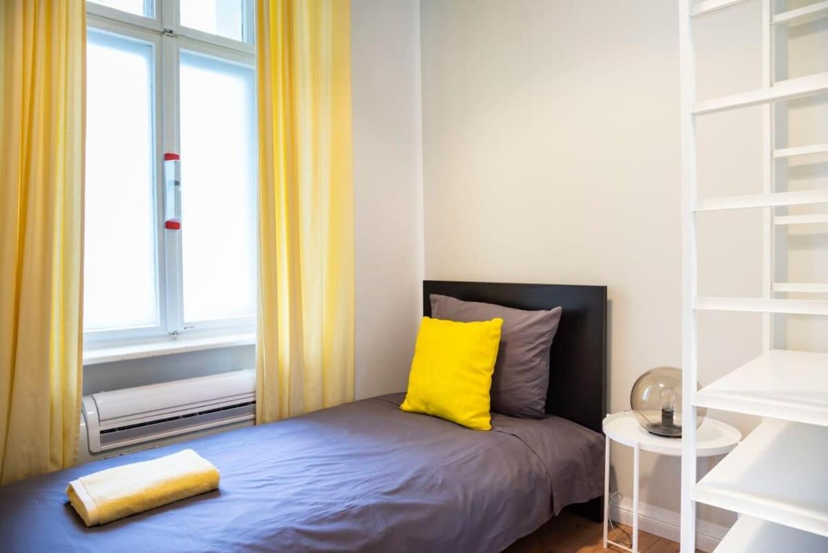 Kudamm Plus Ac Plus Selfcheckin Plus Free Street Parking Berlin Bagian luar foto